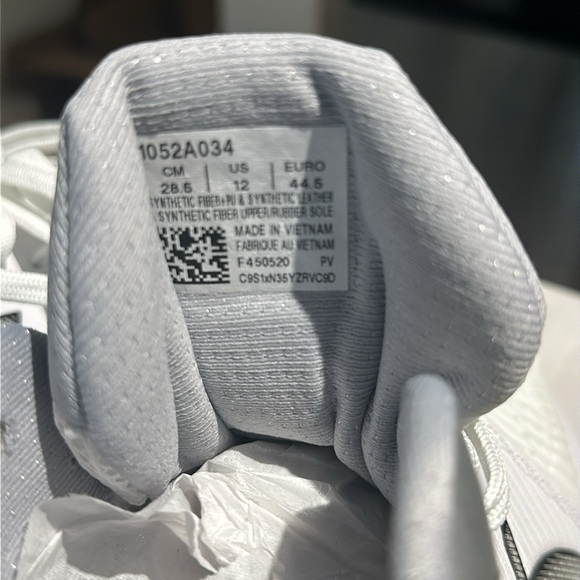 ASICS - Picture 4 of 5